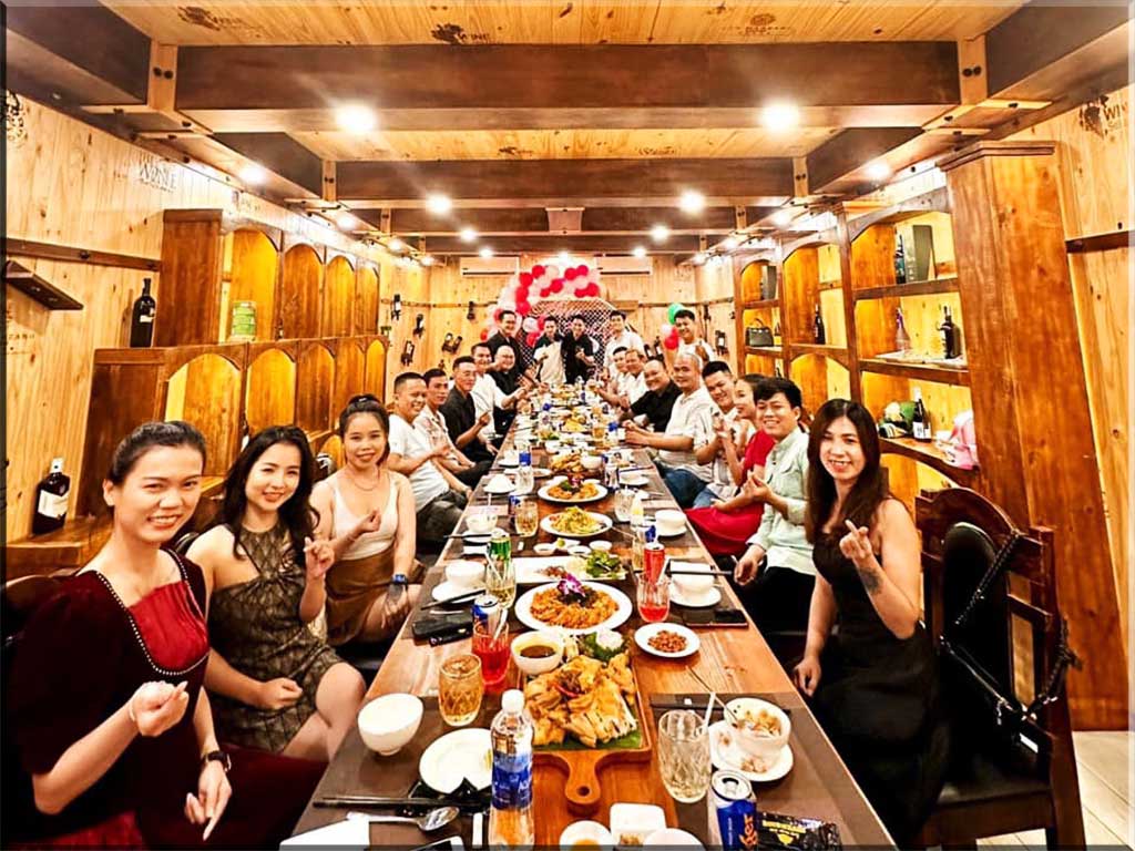 Phòng VIP hầm rượu nhà hàng 239 Riverside