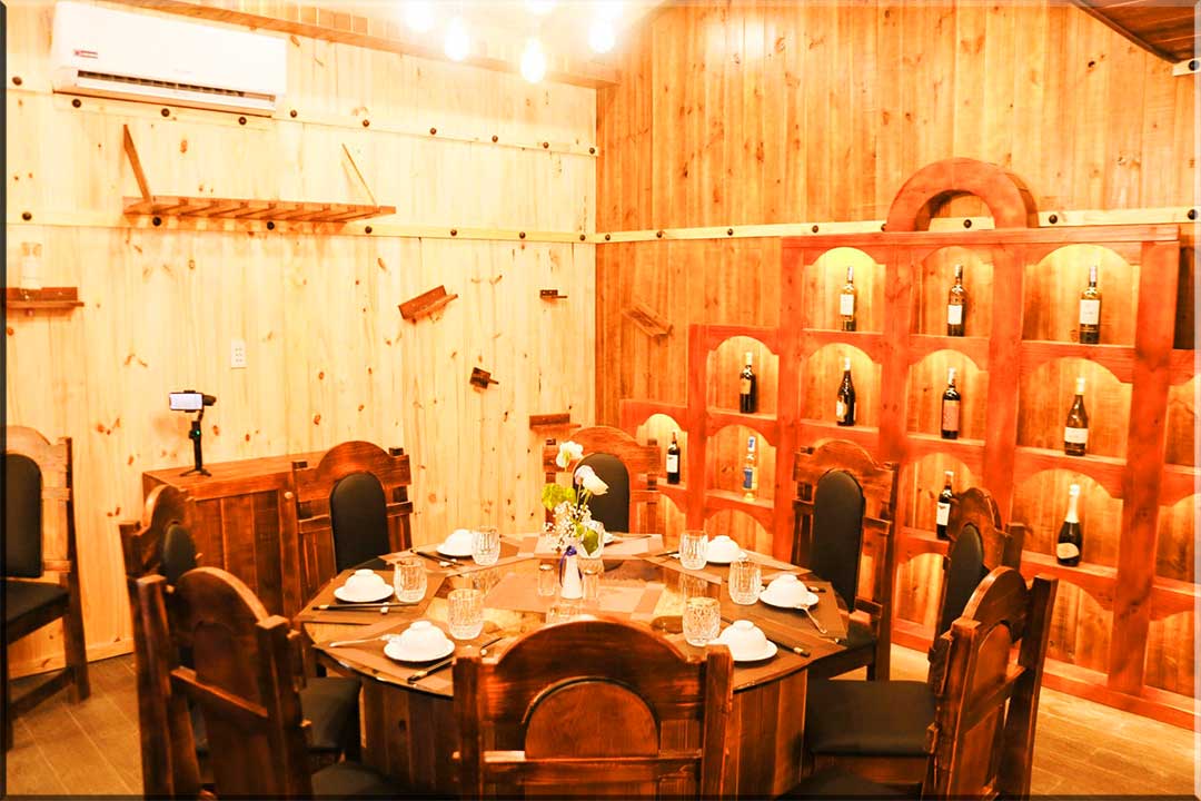 Phòng VIP hầm rượu nhà hàng 239 Riverside