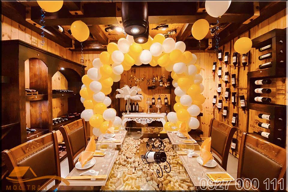 Nhà hàng hầm rượu Cheer House