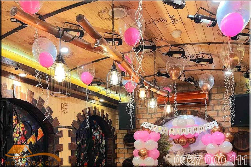 Nhà hàng hầm rượu Cheer House Restaurant