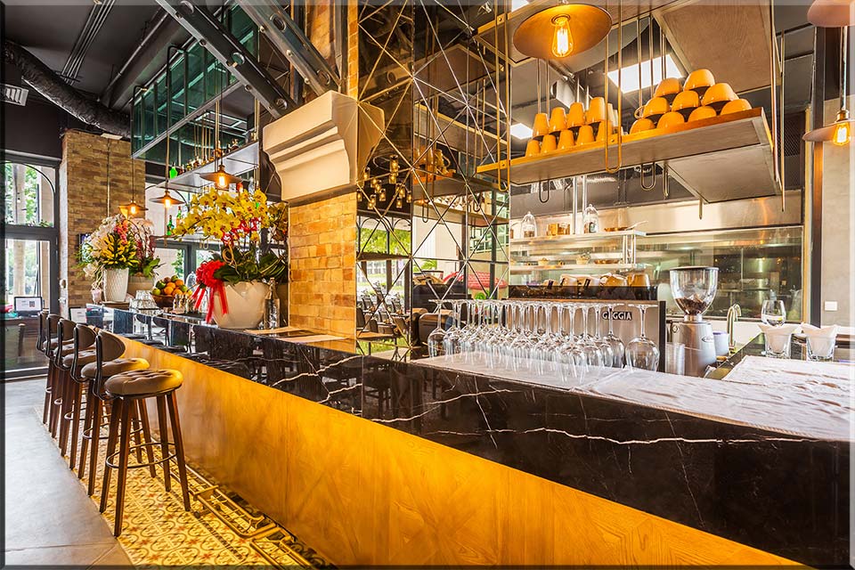 Quầy bar rượu vang Kingscross Phú Mỹ Hưng