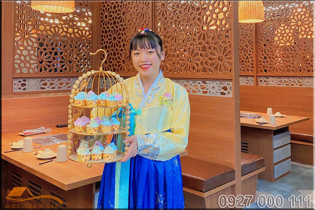 Nhân viên nhà hàng Kicochi House trẻ trung năng động